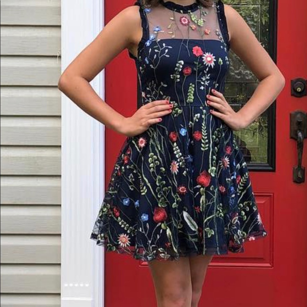 embroidered flower homecoming/cocktail dress👗🤩